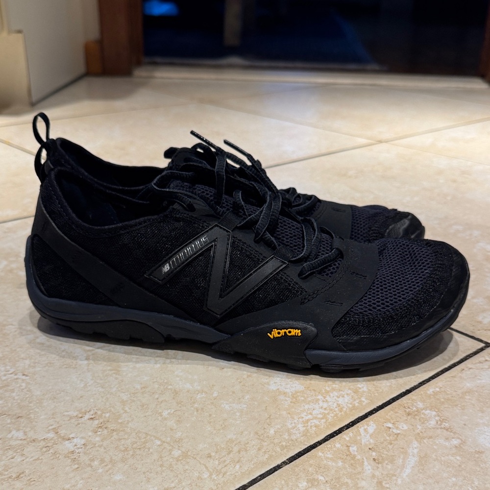 NWOT Men’s New Balance Black Vibram Sole Athletic Shoes